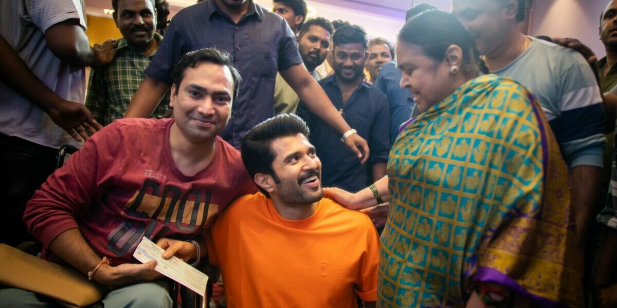 Vijay Deverekonda at the Spreading Kushi event Vijay Deverekonda at the Spreading Kushi event