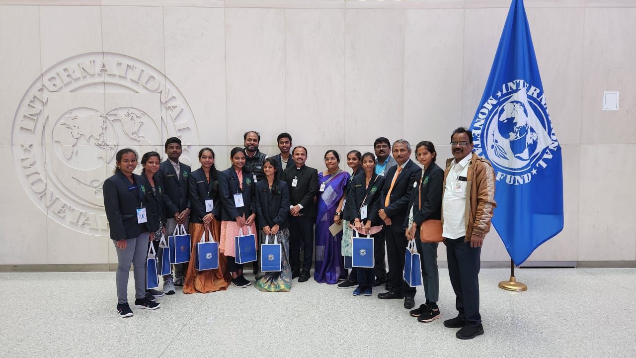 The student delegation comprised of 10 students - 8 girls and 2 boys. (Supplied)