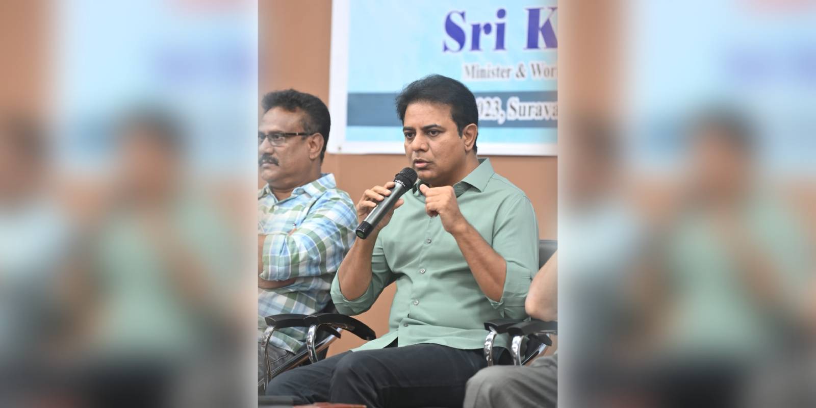 KTR interacting with the media KTR interacting with the media