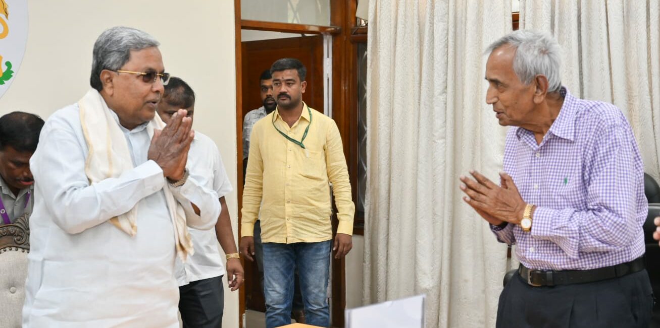 Kempanna KSCA President D Kempanna submits second set of evidences against 40 percent commission allegations against the previous BJP government. (Supplied)