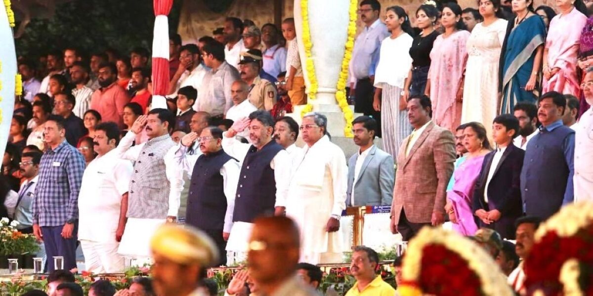 Siddaramiah and DK Shivakumar at Dasara celebrations
