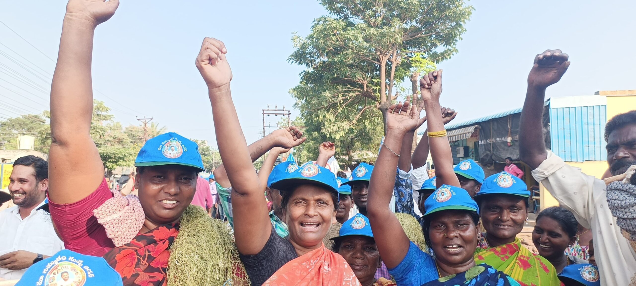 Yatra YSRCP workers at the beginning of the Samajika Sadhikara yatra at Tenali. (X)