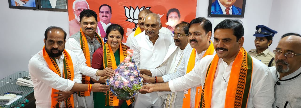 AP BJP Chief Purandeshwari with Andhra BJP leaders. (Supplied X)