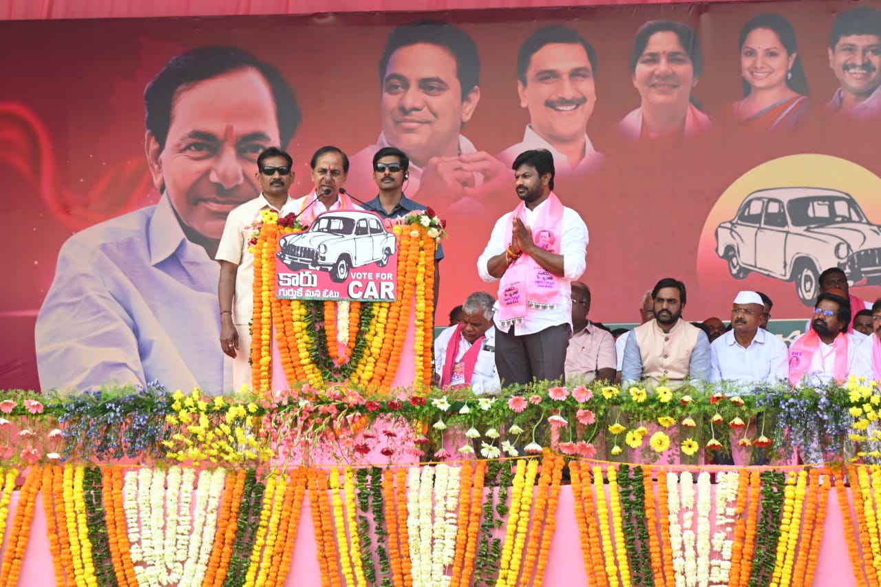 BRS supremo addressing an election rally at Khanapur. Candidate Johnson Naik is also seen. (X)