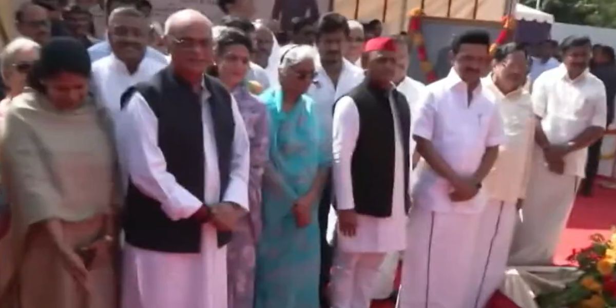 MK Stalin, Akhilesh Yadav and the family of VP Singh during the unveiling of the statue. (Screengrab) VP Singh statue Chennai