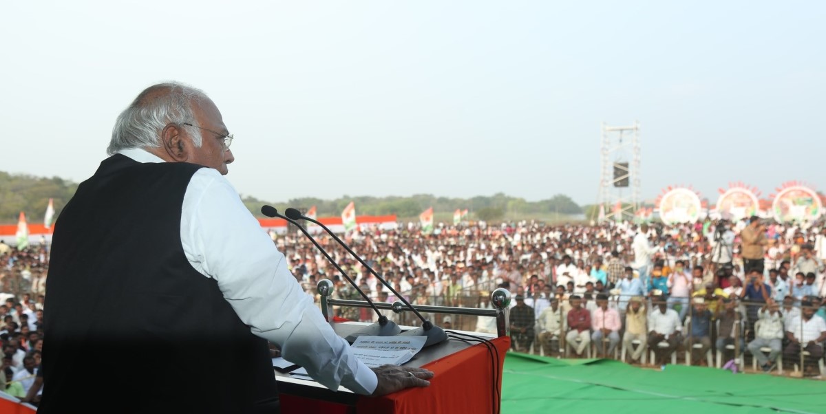 Mallikarjun Kharge adressing people