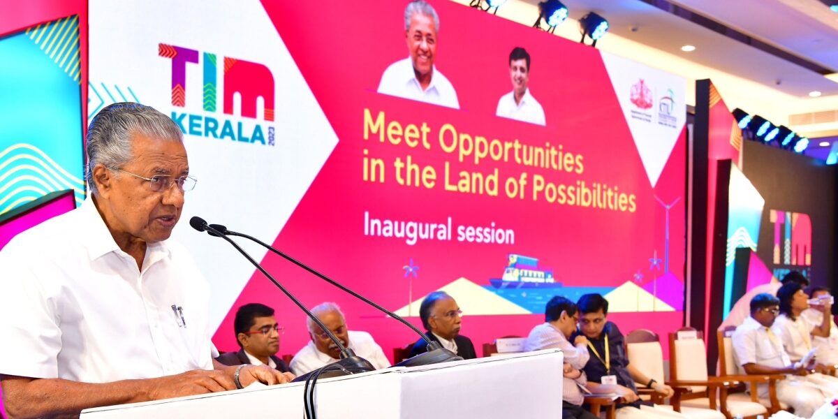 Pinarayi Vijayan speaking at the Tourism Investors Meet