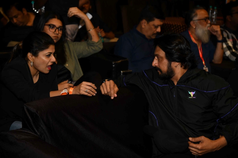 Sandalwood stars at the players' auction for Karnataka Chalanachitra Cup