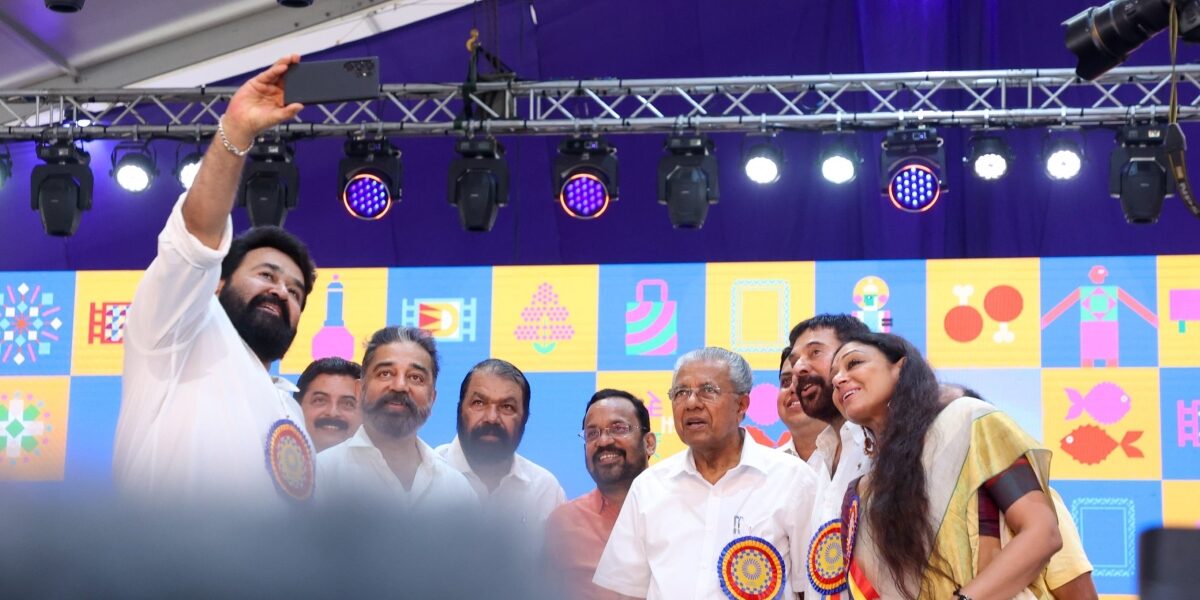 The actors taking a selfie with the CM Pinarayi Vijayan at the Keraleeyam event The actors taking a selfie with the CM Pinarayi Vijayan at the Keraleeyam event