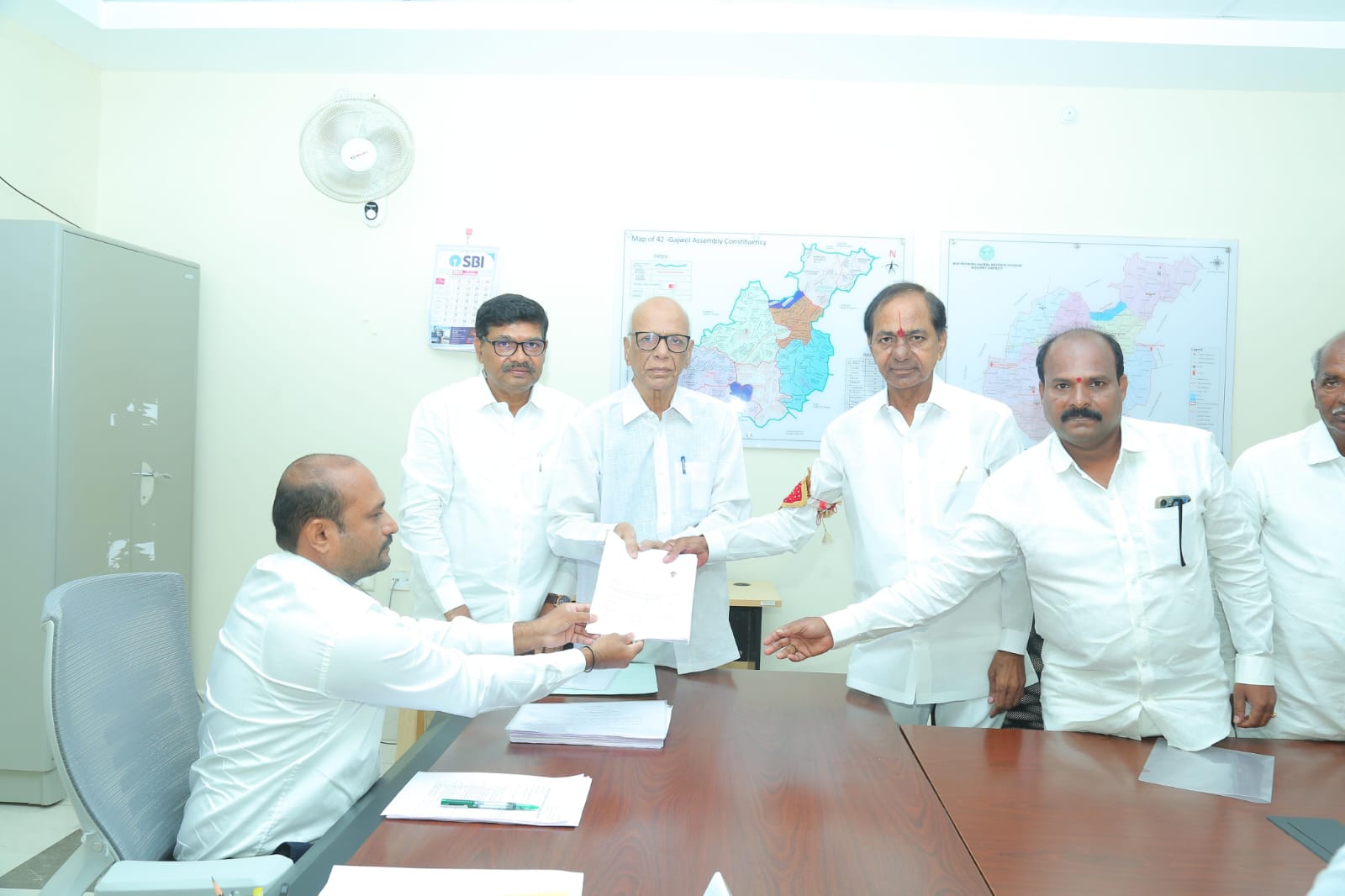 KCR filing his nomination. (X)