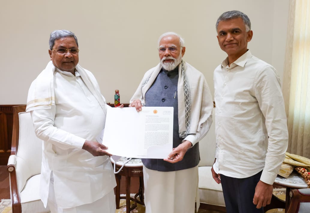 CM Siddaramaiah & his cabinet colleugue Krishna Byregowda meets PM Modi to seek drough relief funds for the State-2 Chief Minister Siddaramaiah submitted a letter to PM Modi to seek drought relief funds for the state. (X)