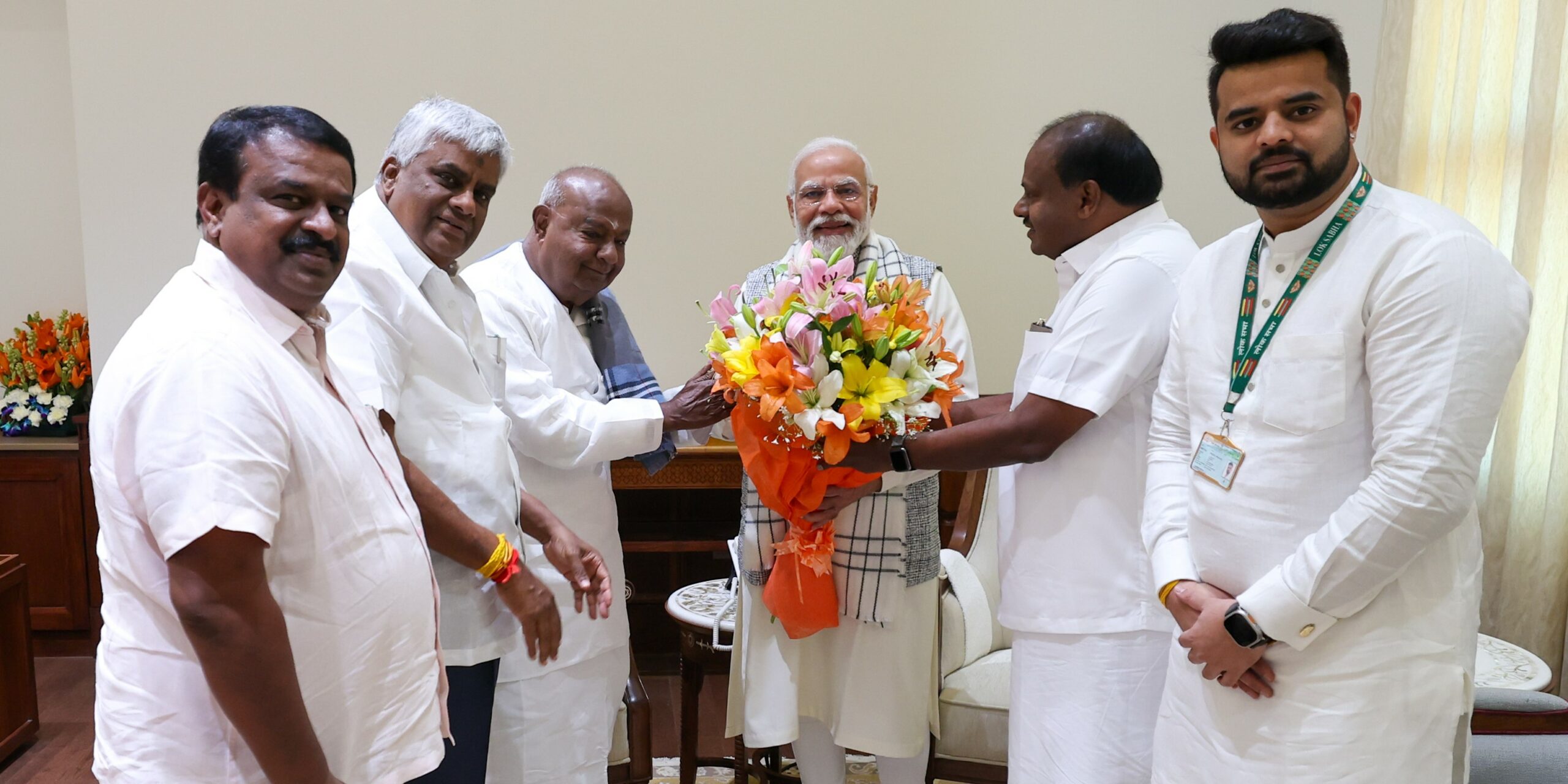 JD(S) delegates meeting PM Modi (X) BJP JD(S) seat-sharing