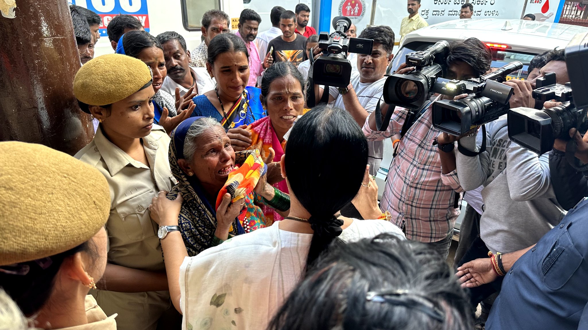 Minister Laxmi Hebbalkar interacting with the family and relatives of the victim instilling them with courage Minister Laxmi Hebbalkar interacting with the family and relatives of the victim instilling them with courage