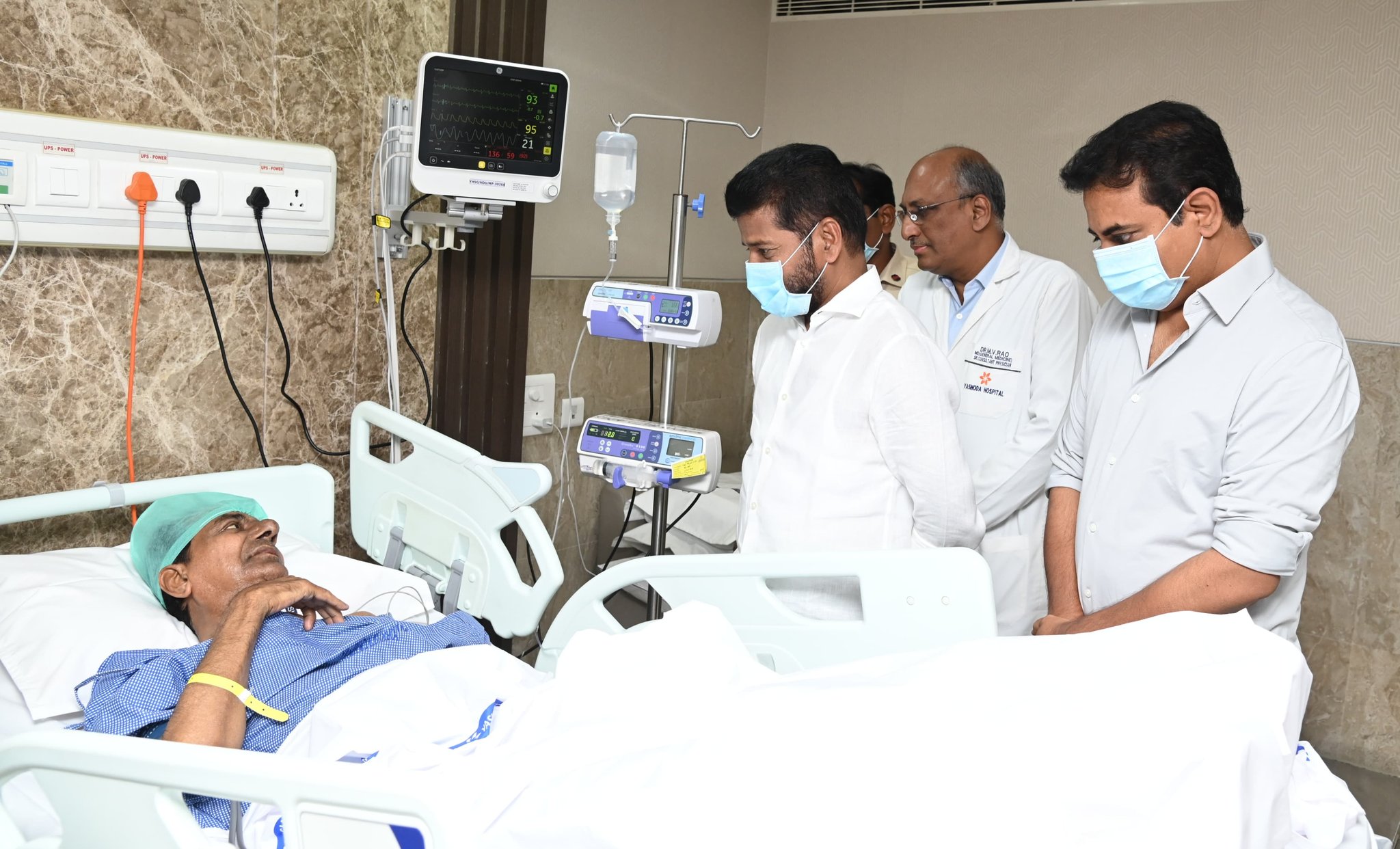 Telangana CM Revanth Reddy visits former BRS’ KCR in hospital; directs officials to extend support for treatment Telangana CM Revanth Reddy visits BRS chief KCR in hospital, directs officials to extend support for treatment