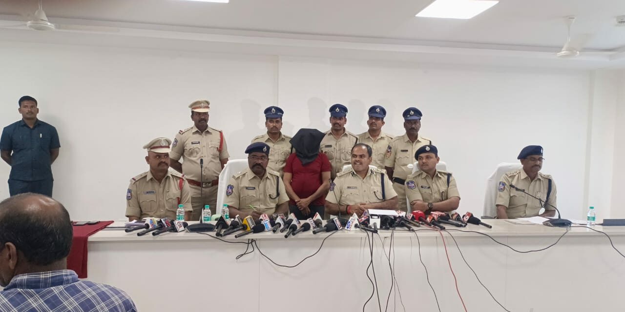 The accused arrested by Nagarkurnool Police in a Pressmeet