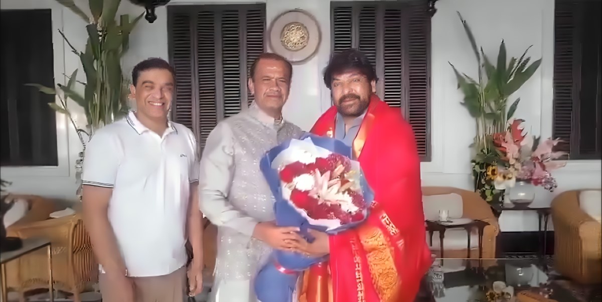Chiranjeevi with Dil Raju and Minister Komatireddy Venkat Reddy