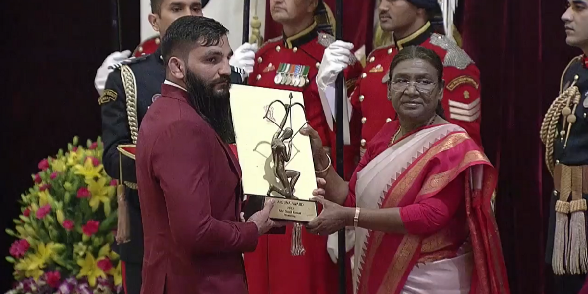 Wrestler Sushil Kumar received the Arjuna Award from President Droupadi Murmu. (Screengrab) Wrestler Sushil Kumar received the Arjuna Award from President Droupadi Murmu. (Screengrab)