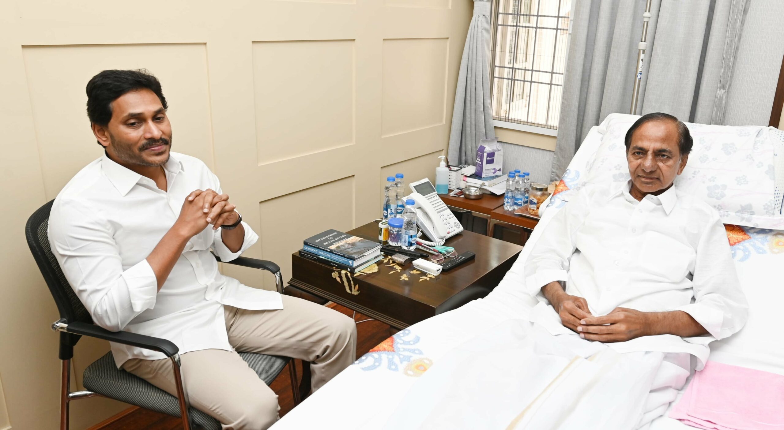 Jagan Mohan and KCR Andhra Chief Minister Jagan Mohan Reddy with BRS chief KCR. (X)