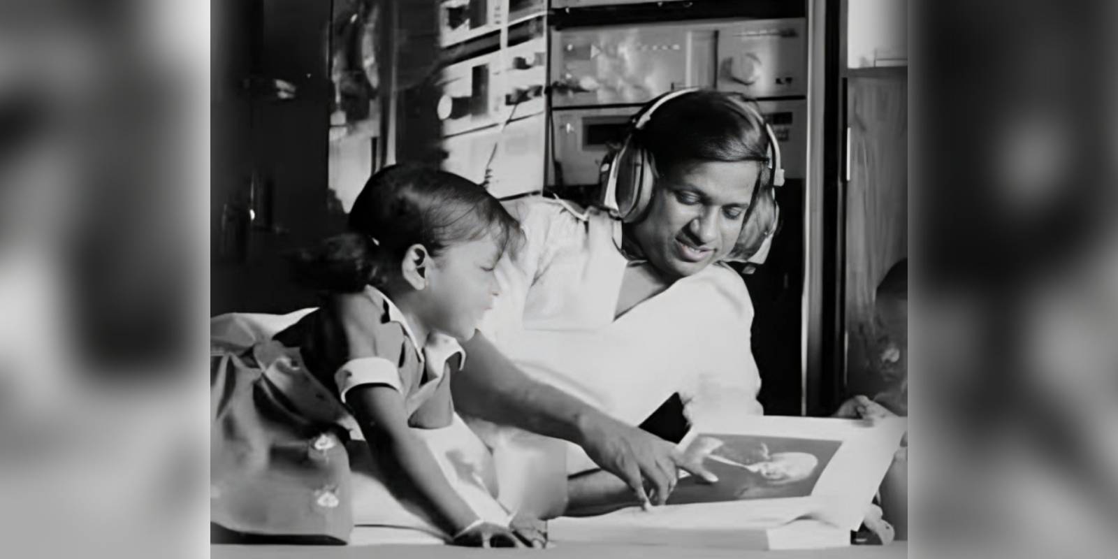 Ilaiyaraaja and Bhavatharini. (X) Ilaiyaraaja and Bhavatharini. (X)
