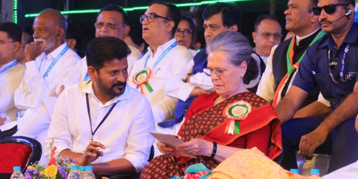 Revanth-Reddy-with-Sonia-Gandhi-e1701668365822 Sonia Gandhi represents Raebareli, Uttar Pradesh, in the 17th Lok Sabha. (File pic/X)