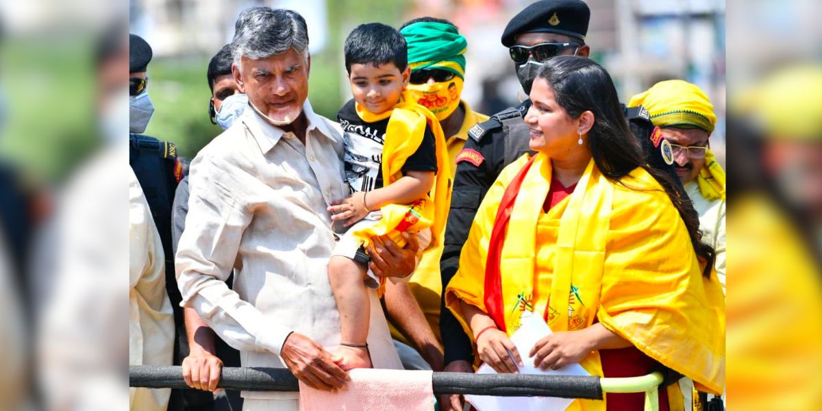 Kesineni Swetha with TDP supremo Chandrababu Naidu. (Supplied) TDP Kesineni Nani Swetha