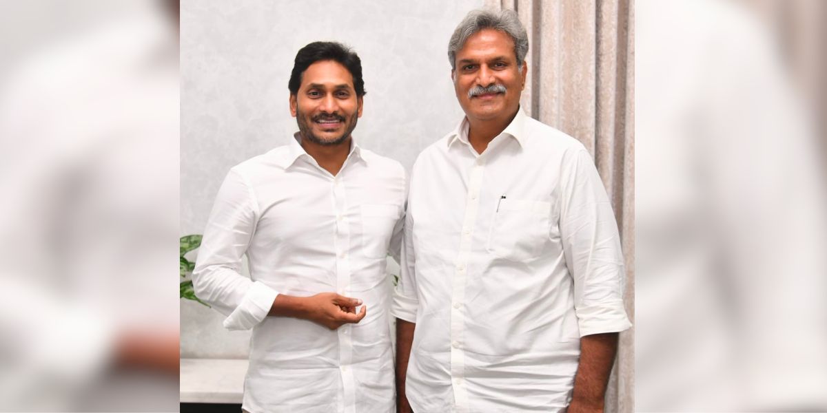TDP MP Kesineni Nani  meets AP CM YS Jagan. (Supplied) TDP MP Kesineni Nani meets AP CM YS Jagan. (Supplied)