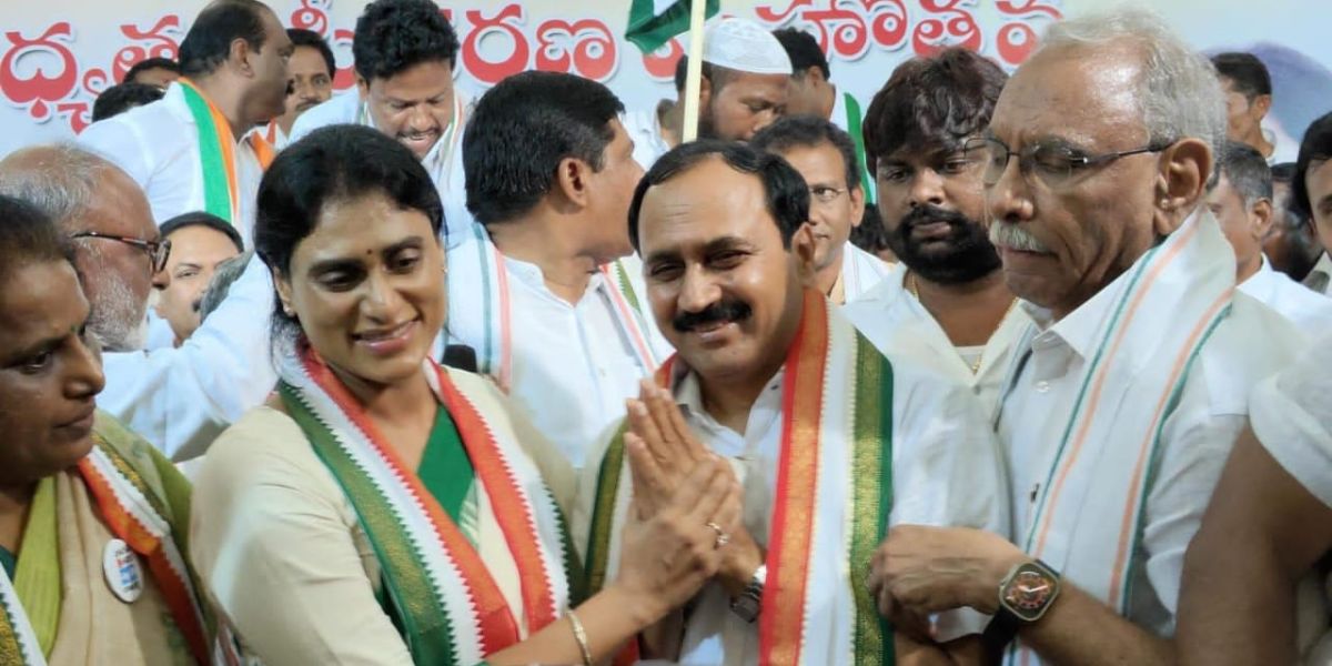 YS Sharmila with Alla Ramakrishna Reddy. (Supplied)