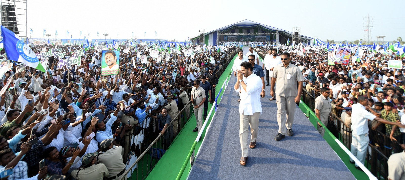 CM YS Jagan in Eluru, Siddham campaign.