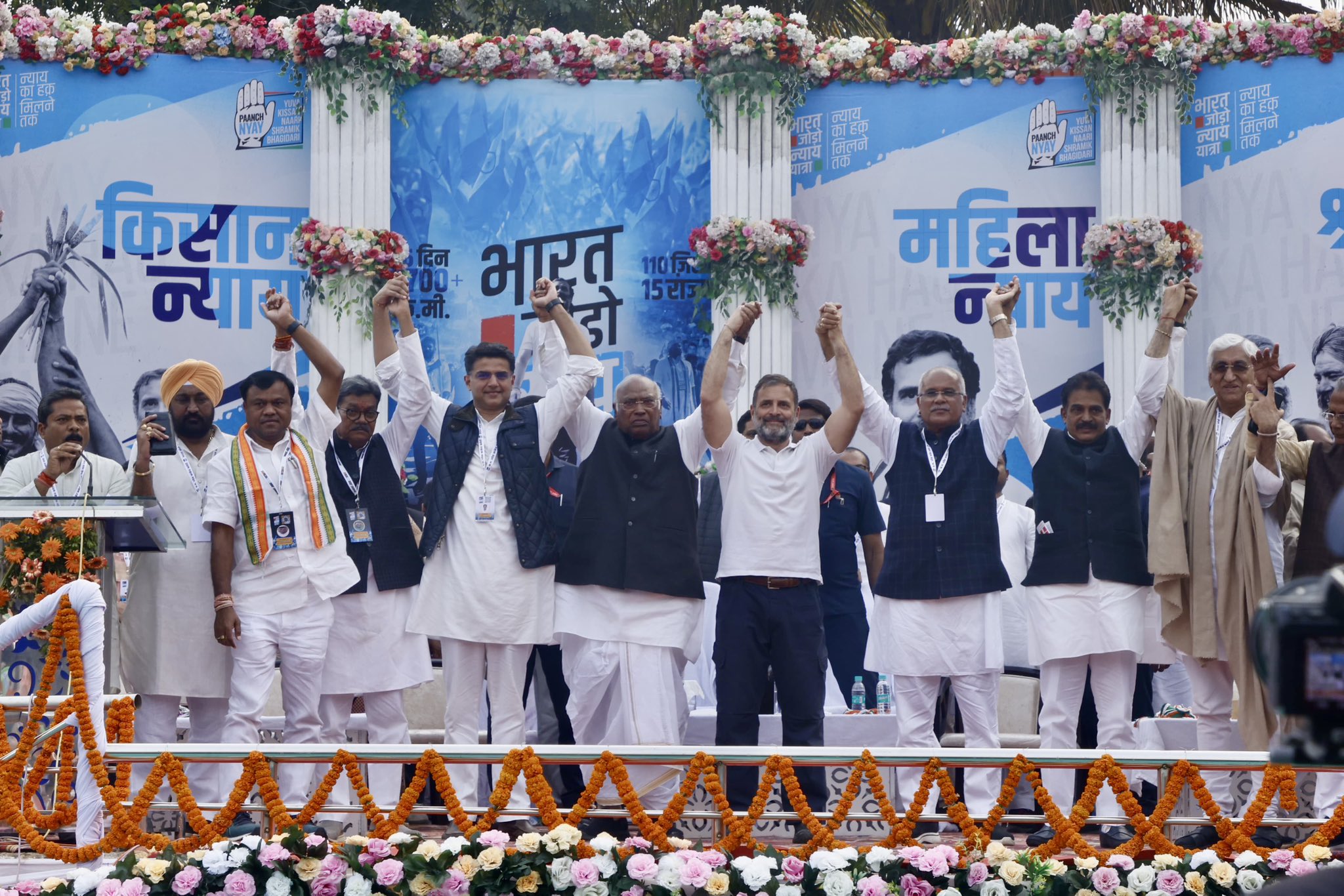 Congress leaders in Chhattisgarh after promising laws to ensure MSP. (X) Congress