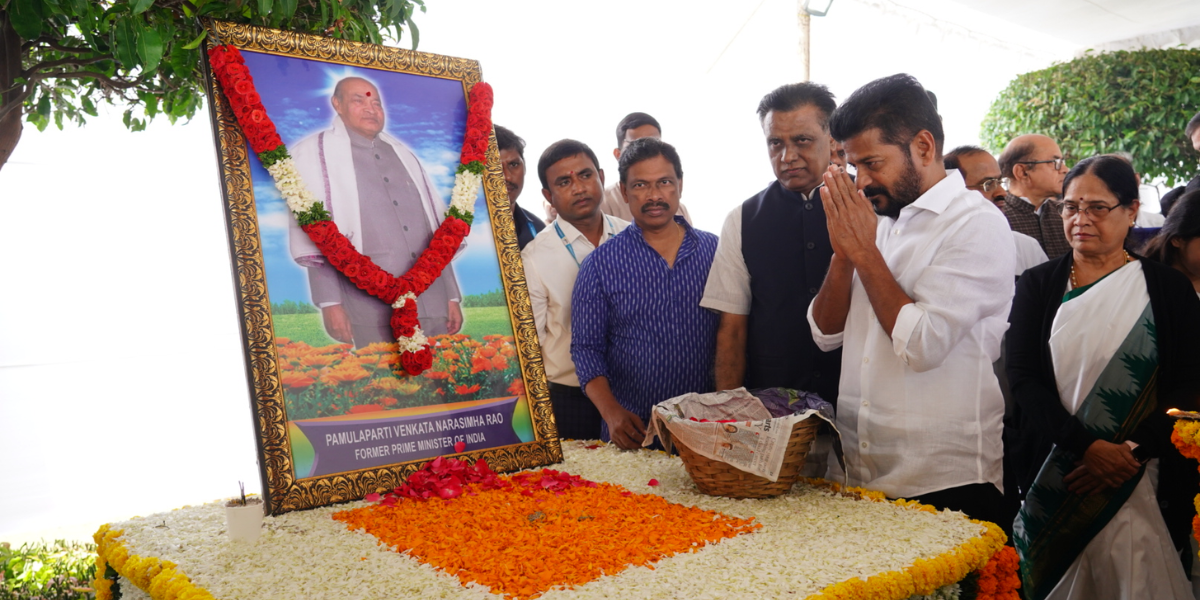 Chief Minister Revanth Reddy pays tribute to former prime minister PV Narasimha Rao. (X)