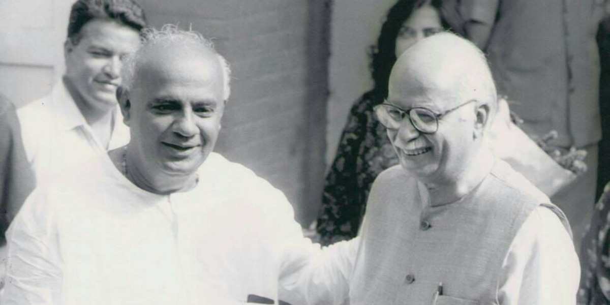 LK Advani with former Prime Minister HD Deve Gowda. (Karnataka I&PR Department)