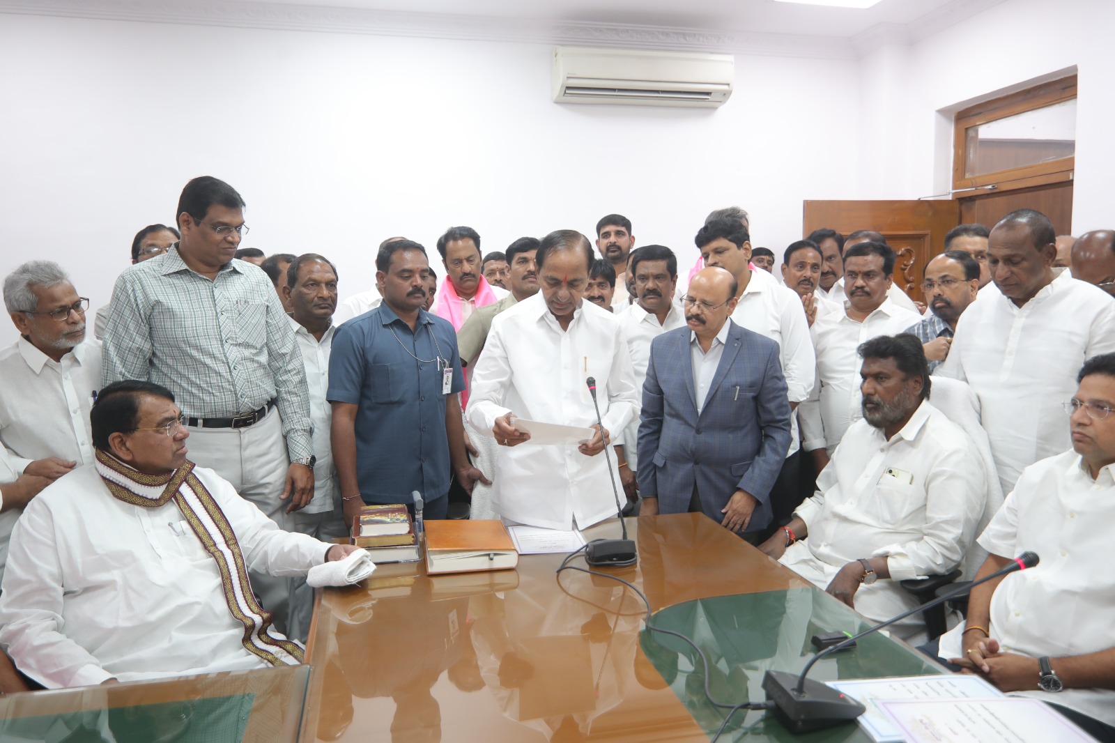 KCR-Oath Former chief minister and BRS supremo K Chandrashekar Rao took oath as MLA on Thursday, 1 February. (X)