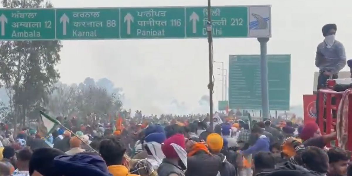 Police fired tear gas shells in Haryana border. (Screengrab) Farmers protest