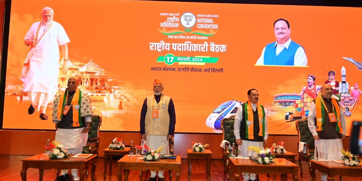 Prime Minister Modi along with other BJP leaders at the BJP national convention meet