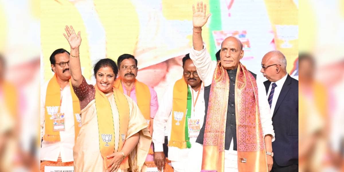Rajnath Singh at the ‘Karyakarta Sammelan’ at Eluru in Andhra Pradesh on Tuesday, 27 February. State BJP chief Daggubati Purandeswari is also seen. (X)
