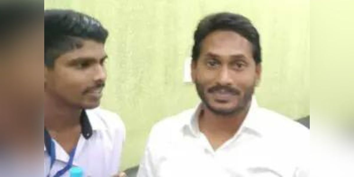 Srinu with Jagan in 2018. (Supplied)
