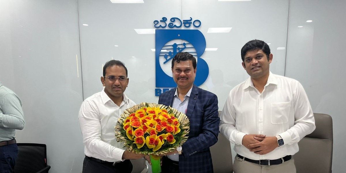 TSSPDCL officer Musharraf Faruqui meets BESCOM MD Mahatesh Bilagi