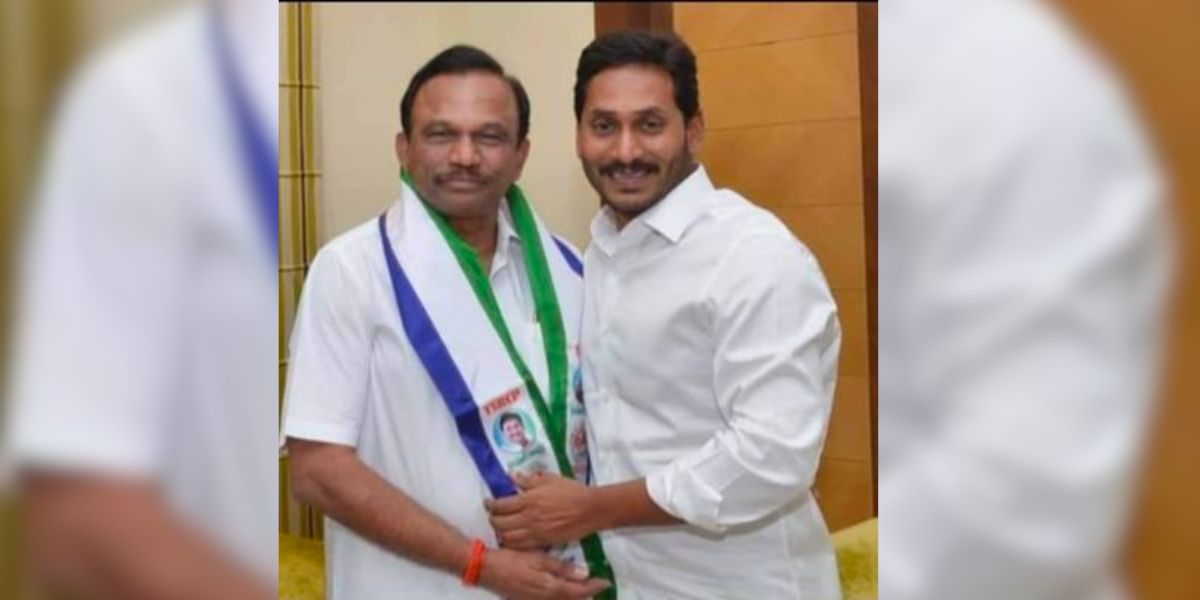 Magunta Srinivas Reddy and YS Jagan. (Supplied) Magunta Srinivas Reddy and YS Jagan.(Supplied)