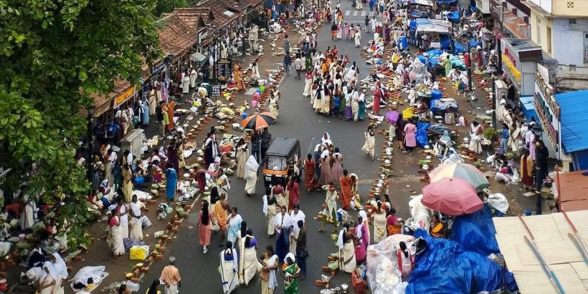 Women gathered to offer pongala. (Facebook)