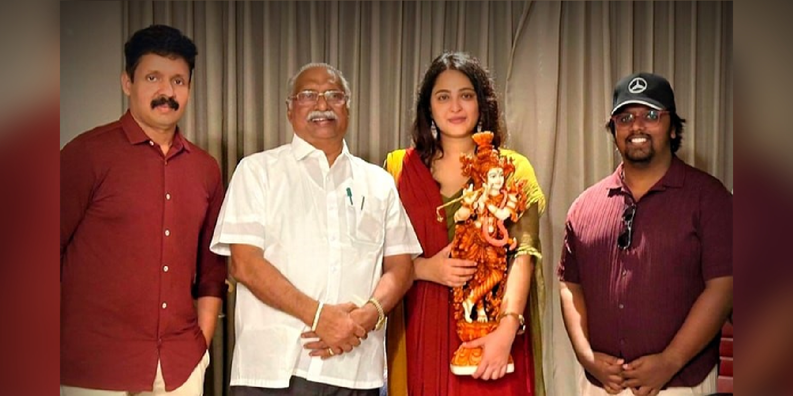 Anushka Shetty joins the sets of ‘Kathanar-The Wild Sorcerer’ Anushka Shetty joins the sets of ‘Kathanar-The Wild Sorcerer’