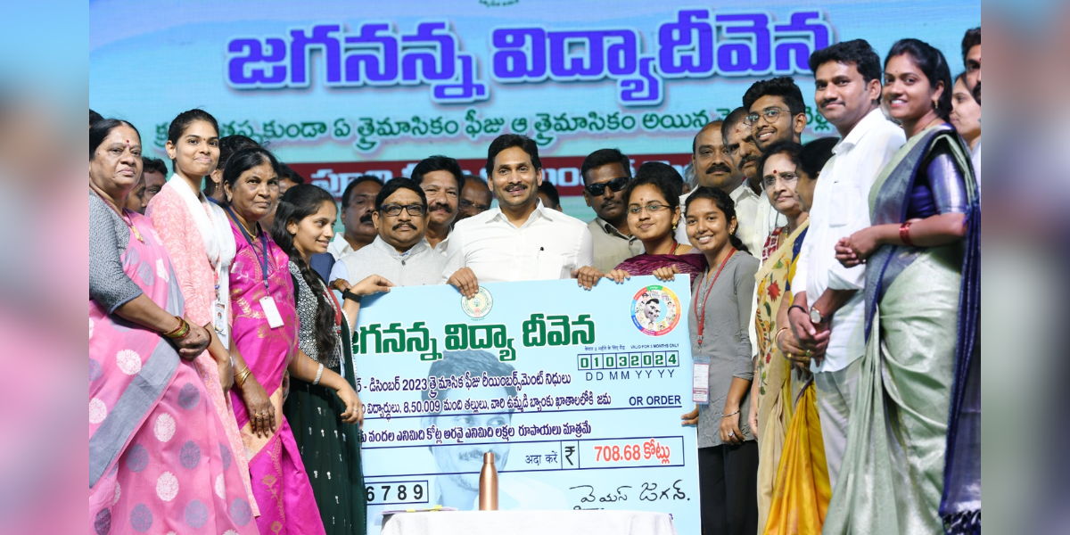 Jagan Mohan disbursing ₹709 crore under Jagananna Vidya Deevena scheme. (X)