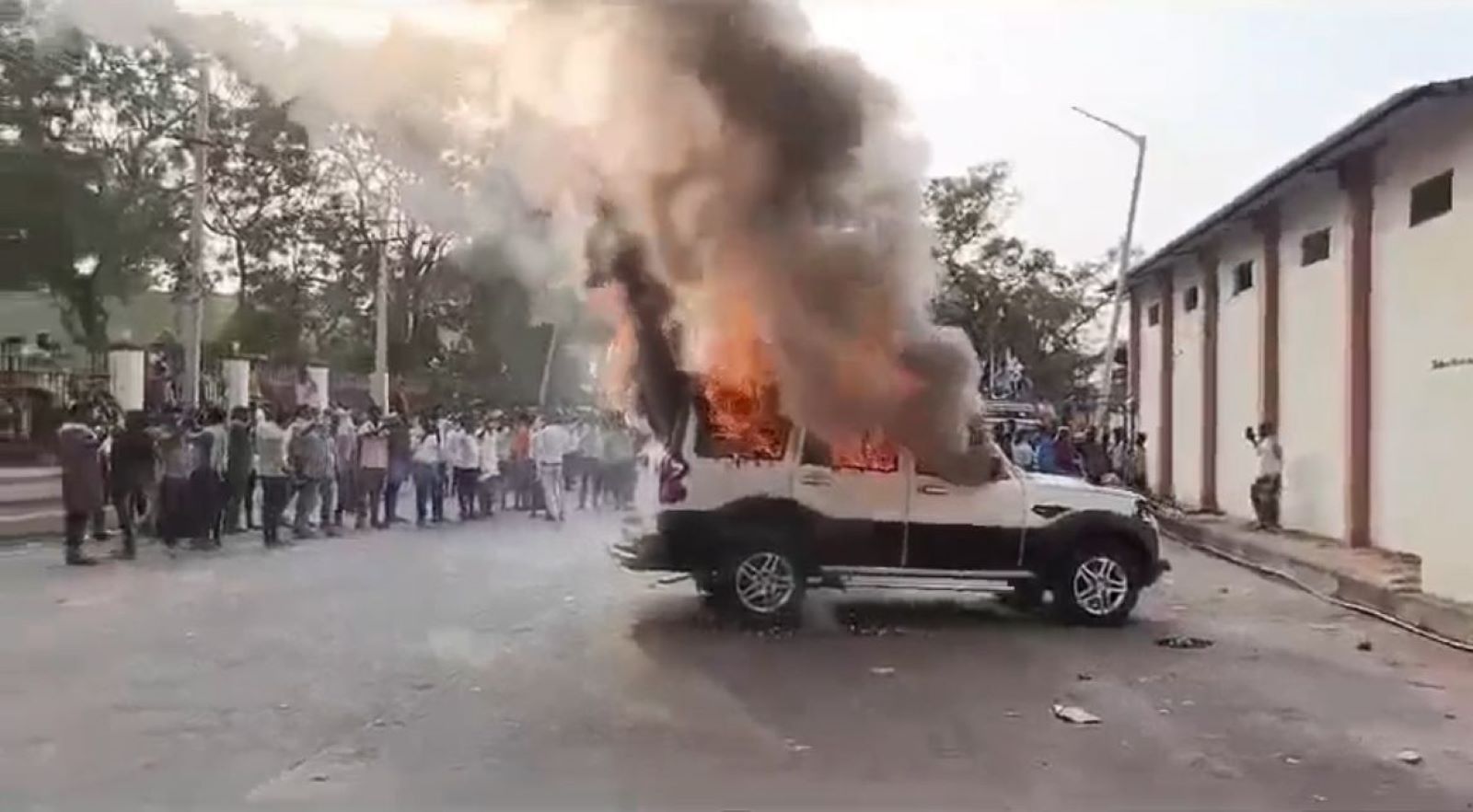 Karnataka Dry Chilly Haveri Price Drop Byadgi APMC Farmers
