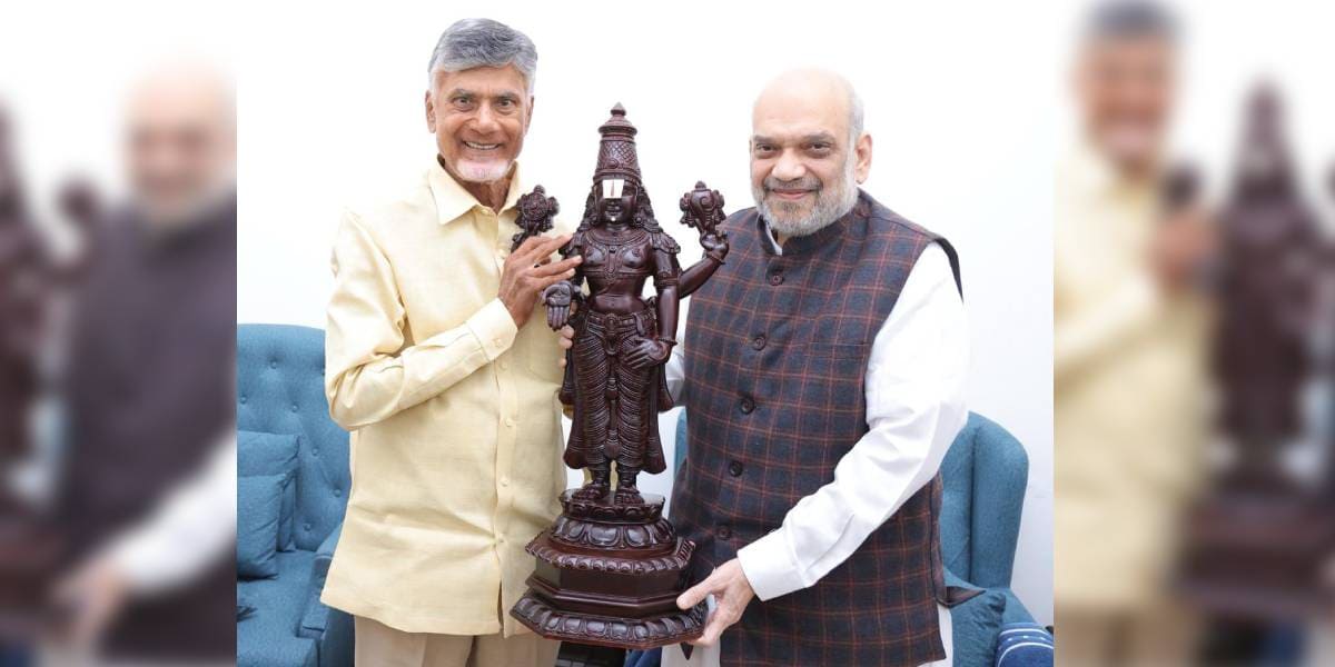 Naidu-Shah (1) A consensus on seat sharing was reached at a meeting between TDP national president N Chandrababu Naidu and Union Home Minister Amit Shah.