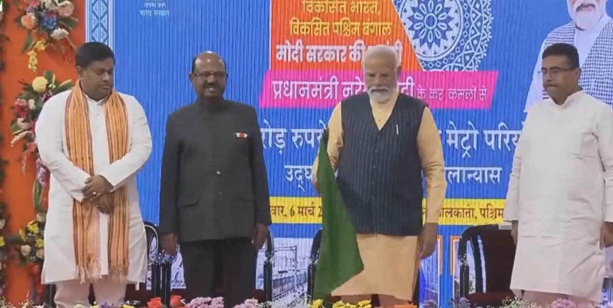 PM Modi inaugurating metro rail services