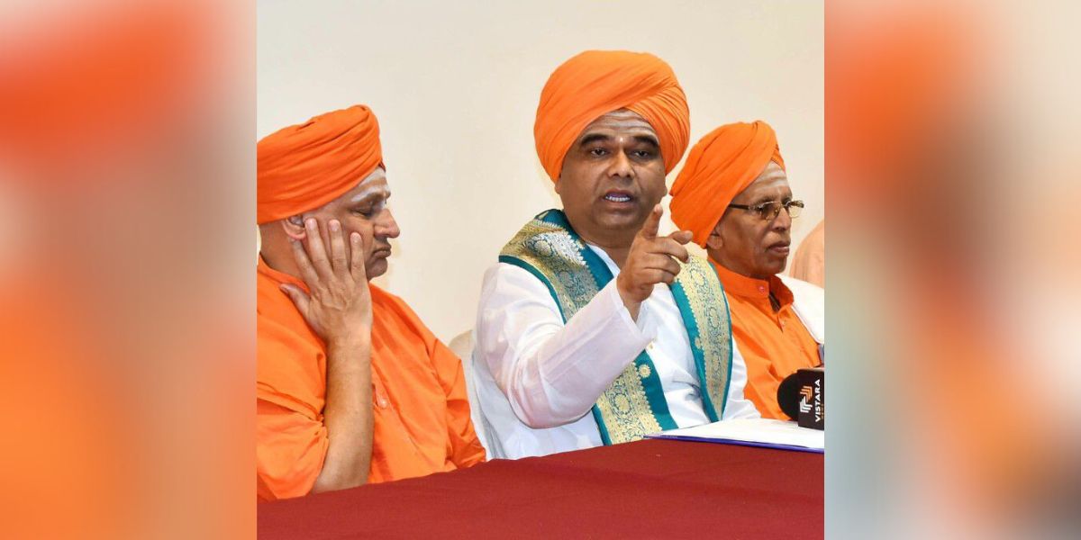 Sirahatti-Balehosur Mutt pontiff Dingaleshwara Swami to announce his decision on contesting Lok Sabha elections from Dharwad on 2 April. (Supplied) Dingaleshwar Swami