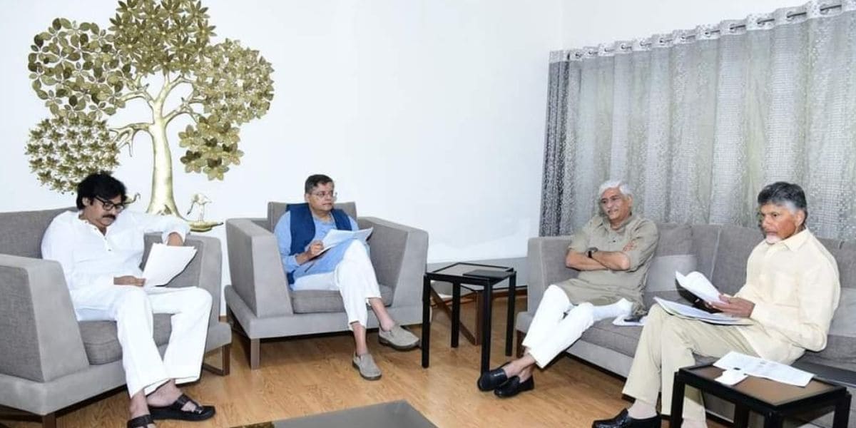 JSP chief Pawan Kalyan (Left), BJP Vice president Baijayant Jay Panda, Union Minister Gajendra Singh, and Chandrababu Naidu (Right). (Supplied)