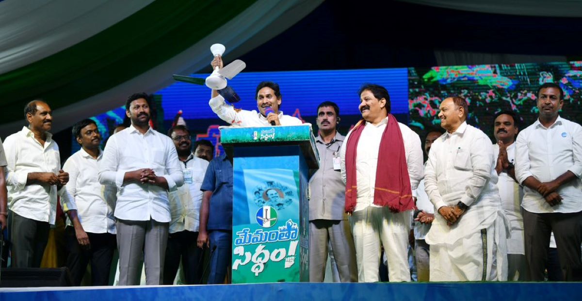 YS Jagan at the election rally