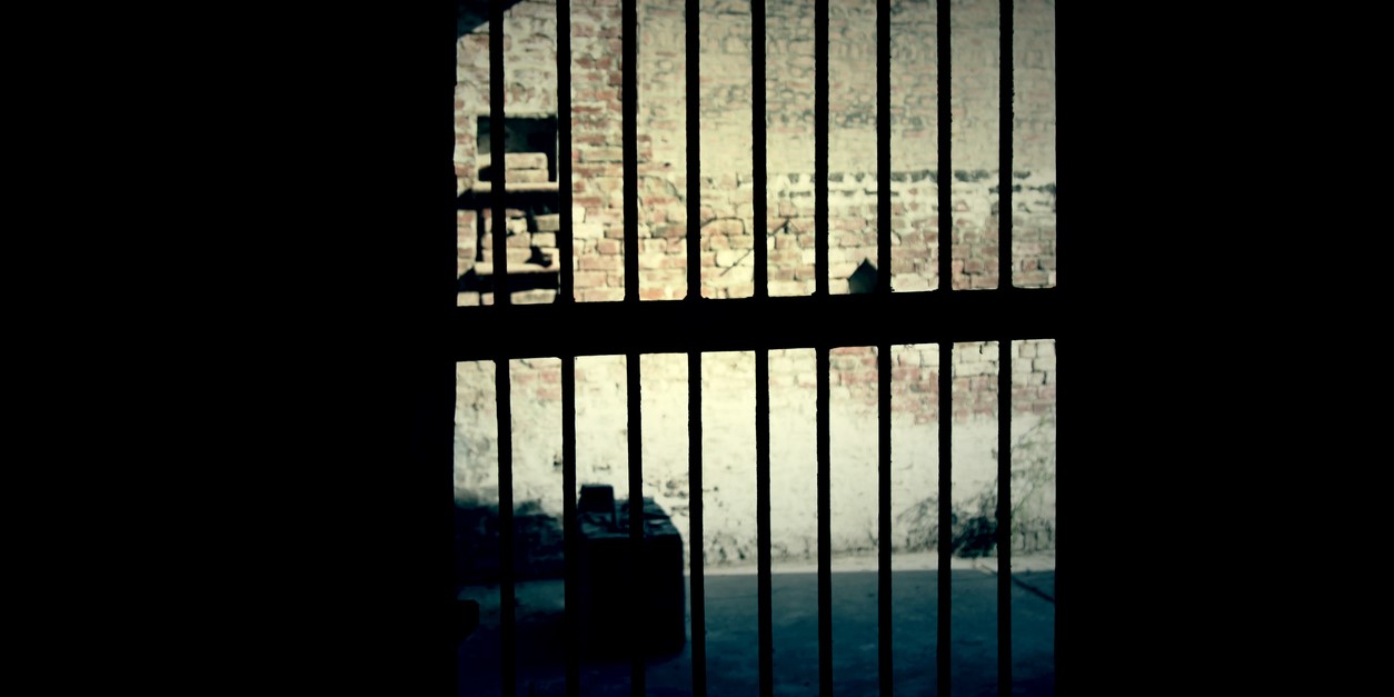 Kerala: Man arrested by Excise Dept in Palakkad for possession of hashish oil found hanging inside lock-up. (iStock)