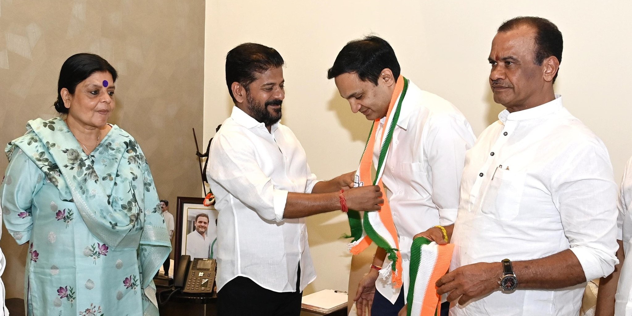 Amit Reddy met Chief Minister A Revanth Reddy at his Jubilee Hills residence. (X) Amit Reddy met Chief Minister A Revanth Reddy at his Jubilee Hills residence. (X)