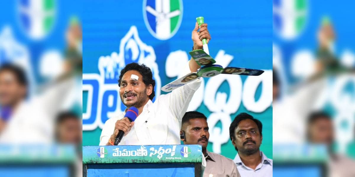 InjuredJagan (1) Jagan Mohan Reddy was injured in a stone-pelting incident in Vijayawada. (X)
